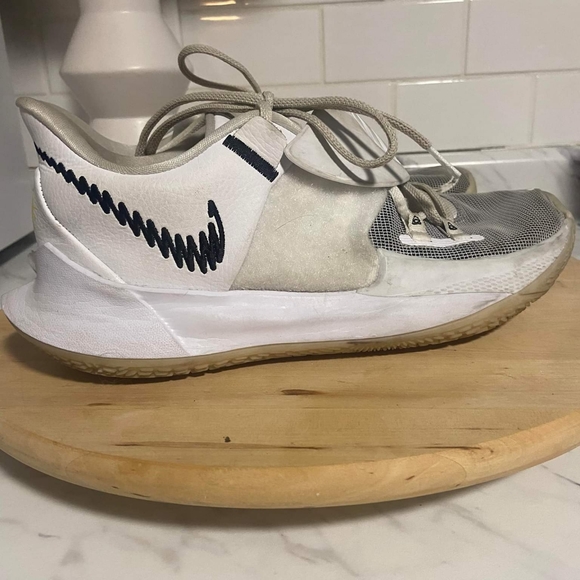 Nike Kyrie Low 3 'Eclipse' Size 10 - Picture 3 of 4